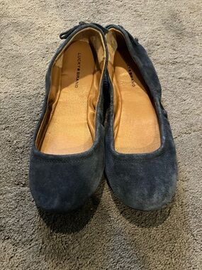 EUC Lucky suede flats